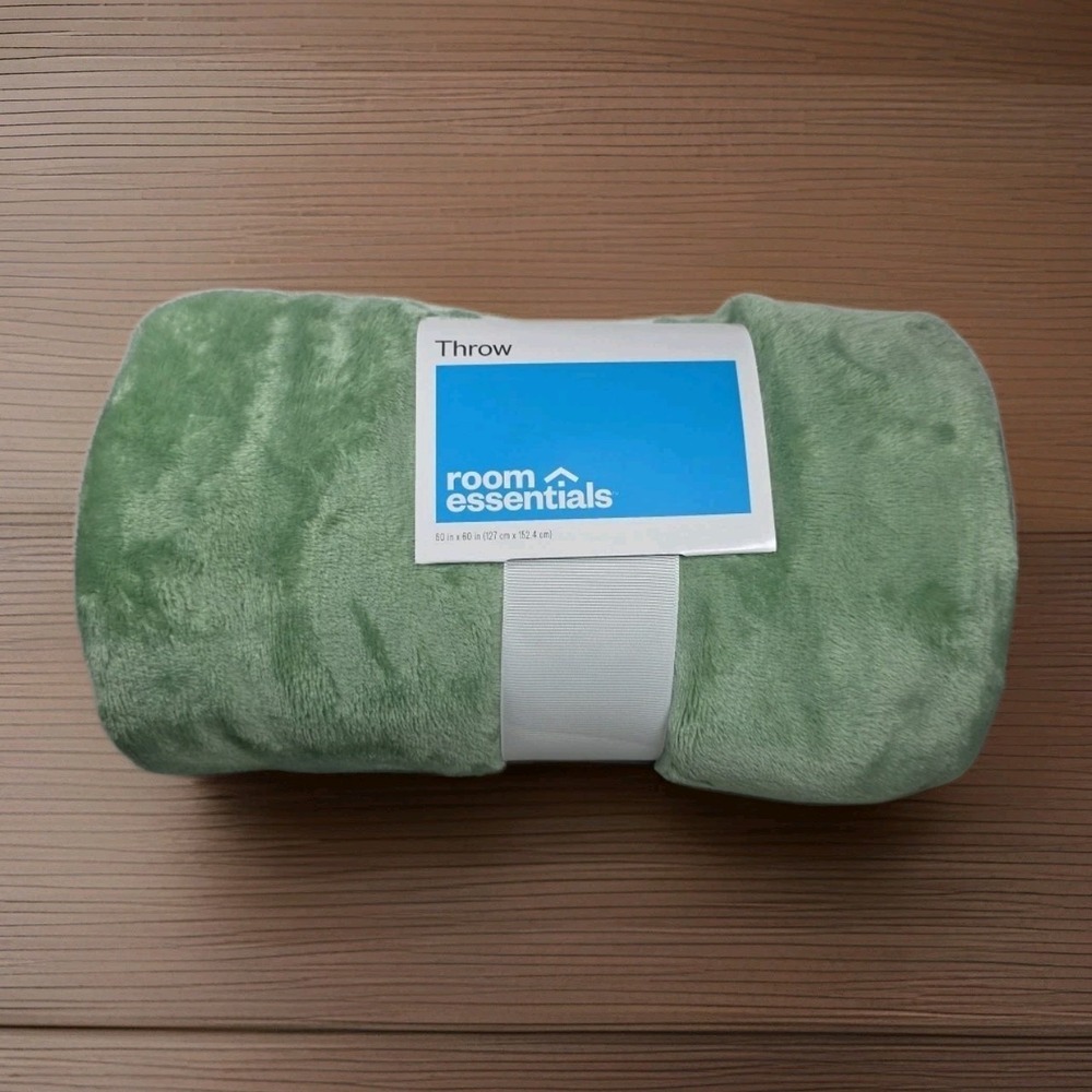 New Room‎ Essentials Plush Fleece Throw Blanket Light Green size 50"x60"